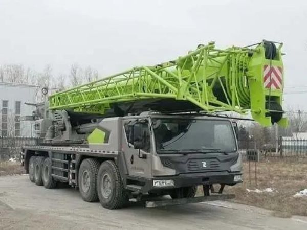 邓州市吊车租赁公司_大型吊车施工对场地有哪些要求呢?